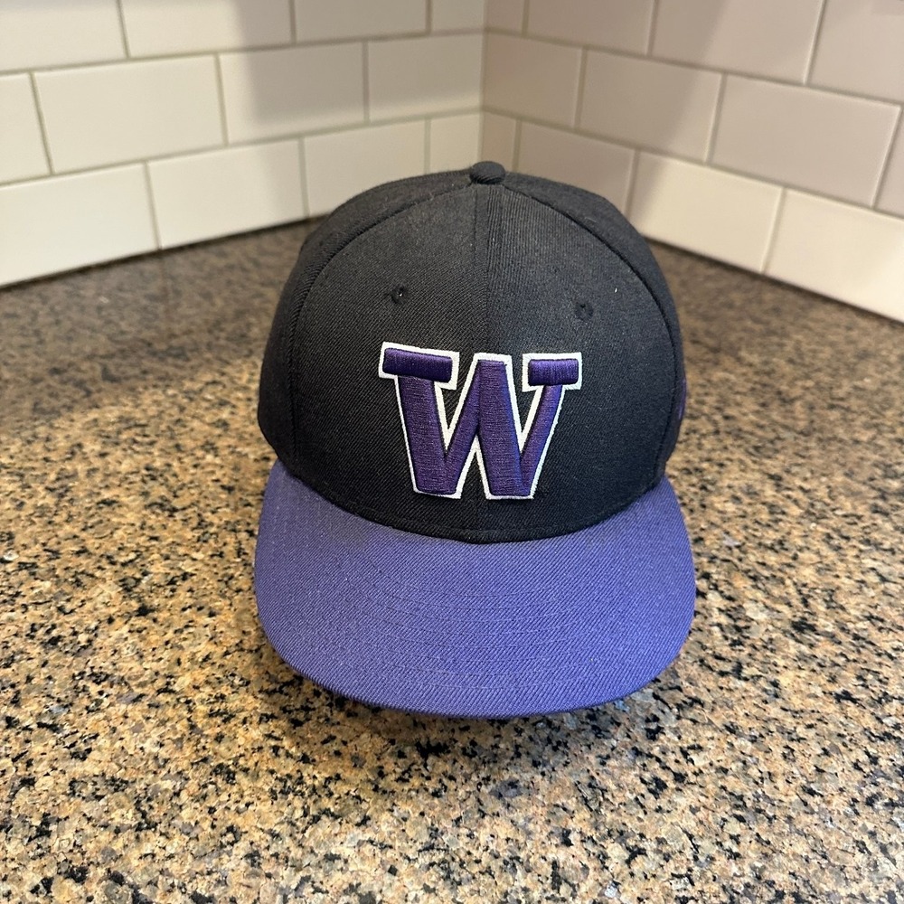 Vtg Washington Huskies New Era 59FIFTY Fitted Hat Size 8 Black Purple Wool